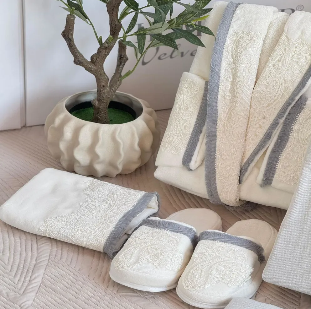 Lightweight lace bathrobe set with a gray color border - Image 2