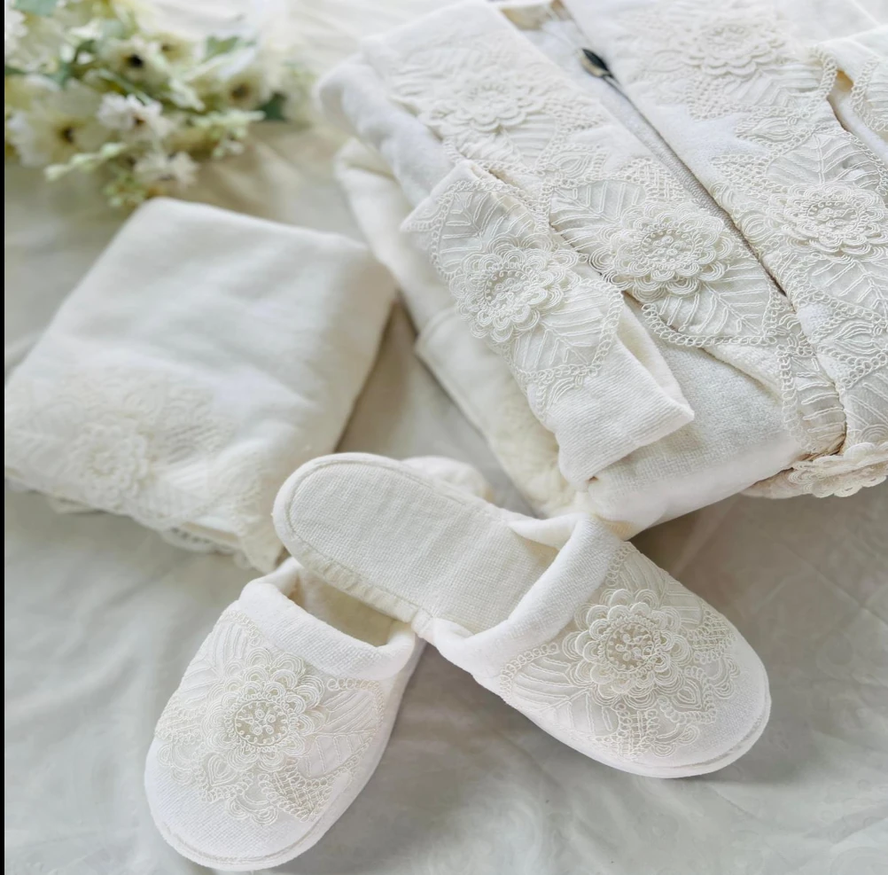 Luxurious Bath Robe Set with 3D Rose Lace and Handmade Crochet Border - Image 3