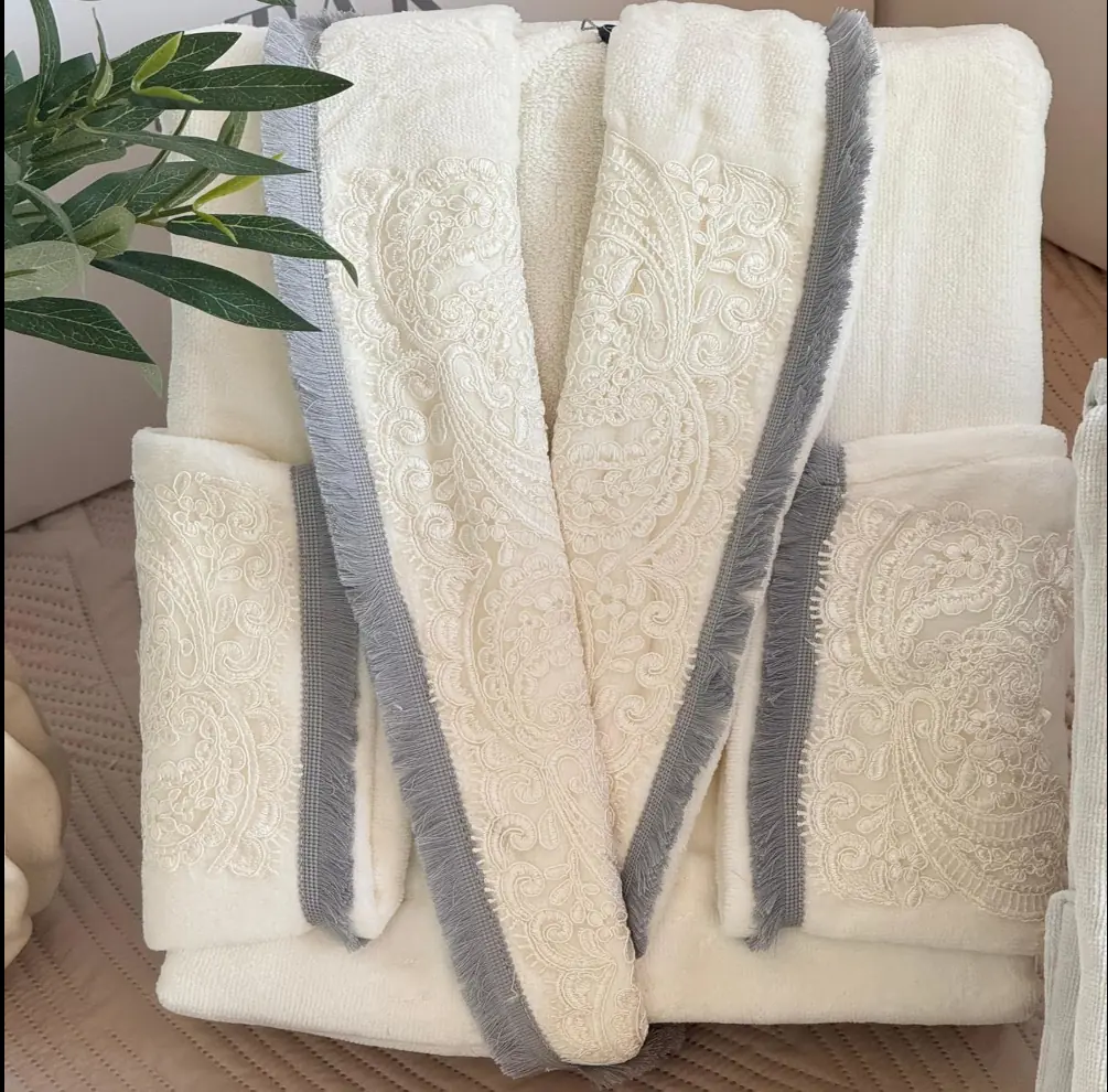 Lightweight lace bathrobe set with a gray color border - Image 3