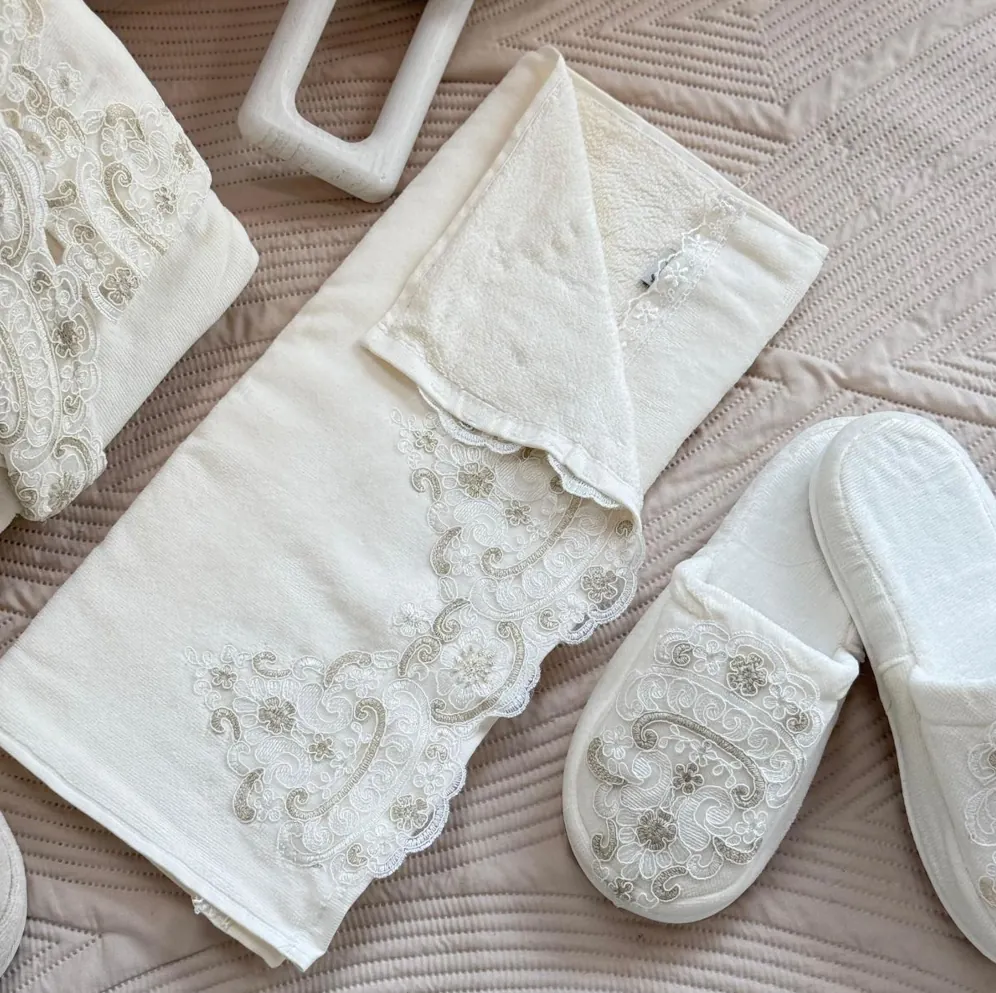 Luxurious Bath Robe Set with Large Lace Design - Image 4