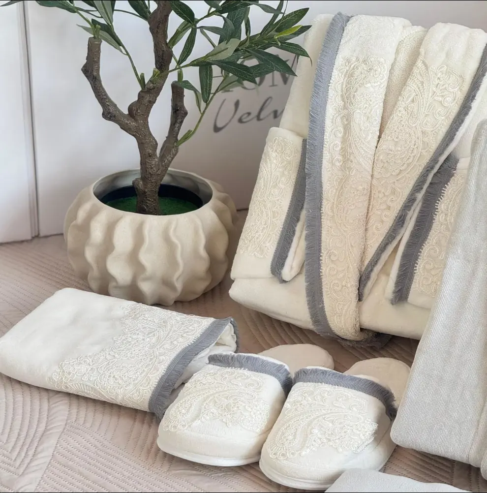 Lightweight lace bathrobe set with a gray color border - Image 4