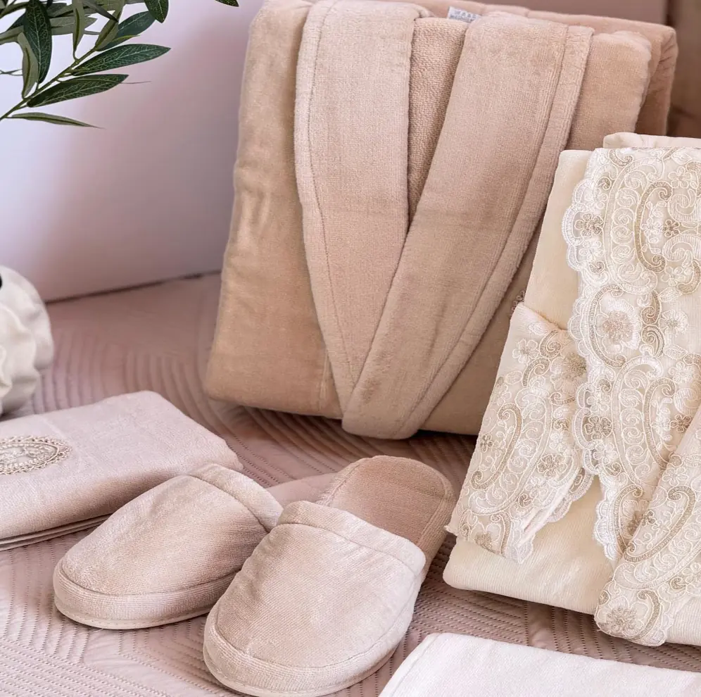 Luxurious Bath Robe Set with Large Lace Design